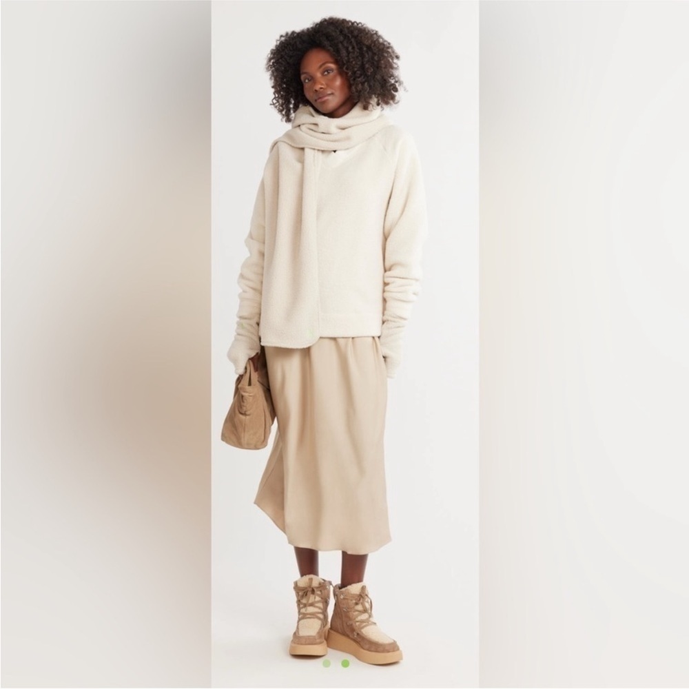🧣🧤 Dudley Stephens Sherpa Larkspur Scarf & Glove Set – Oatmeal - Picture 3 of 16